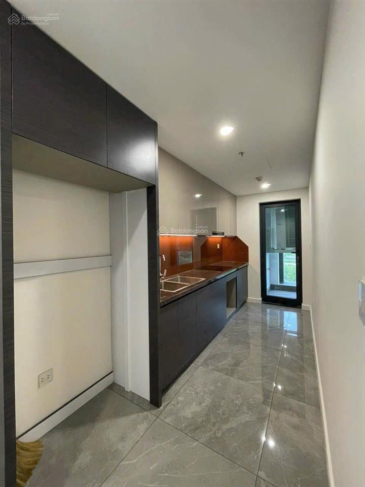 Cho thuê nhanh căn hộ siêu rộng 122m2, 13 triệu free phí ql,ch noble crystal riverside