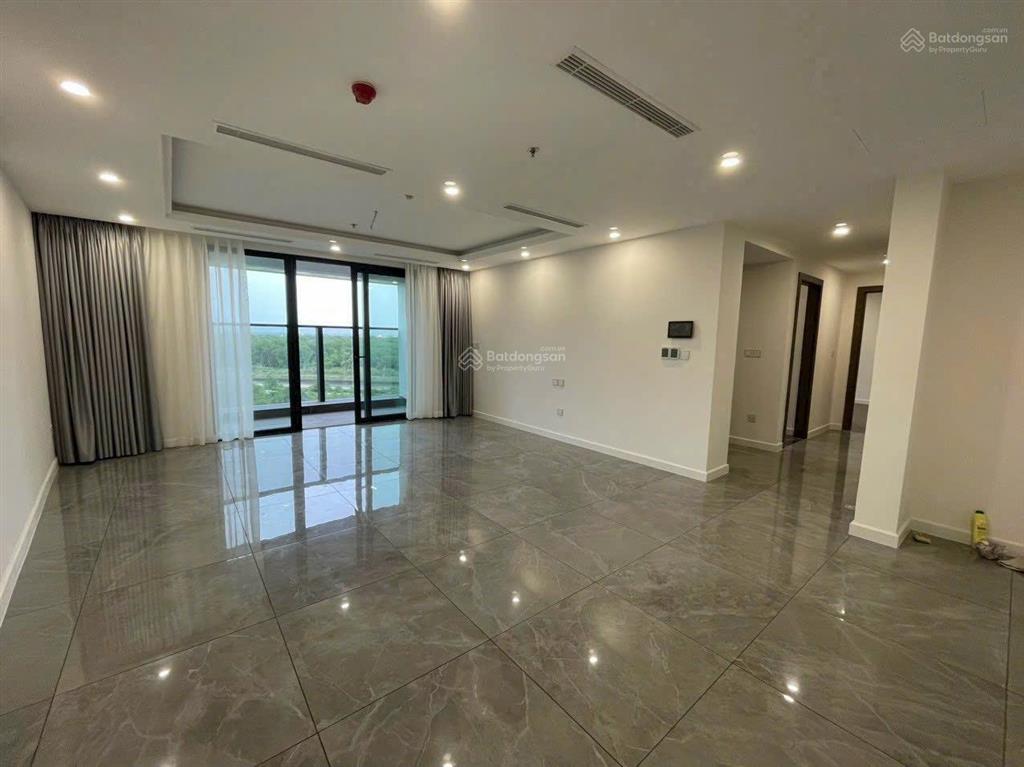 Cho thuê nhanh căn hộ siêu rộng 122m2, 13 triệu free phí ql,ch noble crystal riverside