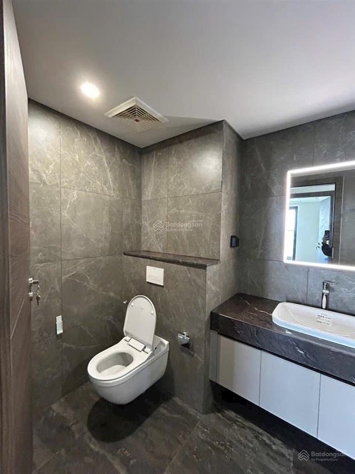 Cho thuê căn hộ 135m 2pn+1 view thảnh phố 15 triệu miễn phí quản lý