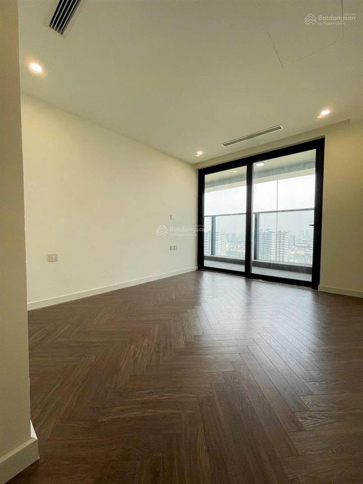 Cho thuê căn hộ 135m 2pn+1 view thảnh phố 15 triệu miễn phí quản lý