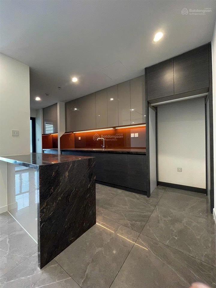 Cho thuê căn hộ 135m 2pn+1 view thảnh phố 15 triệu miễn phí quản lý