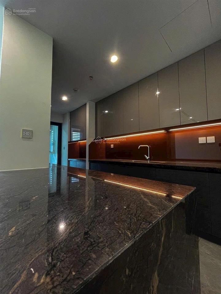 Cho thuê căn hộ 135m 2pn+1 view thảnh phố 15 triệu miễn phí quản lý