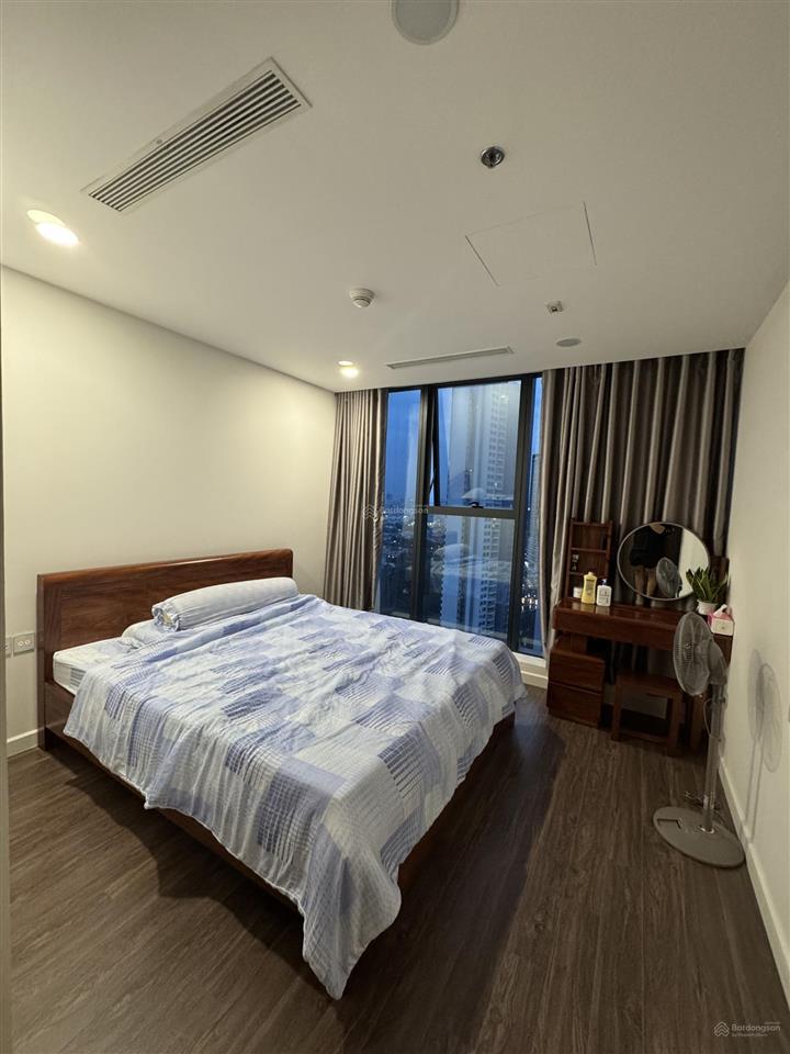 Cho thuê căn góc tầng cao 2 phòng ngủ full nt sunshine sky city view siêu đỉnh