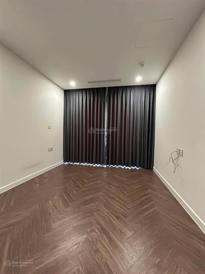 Cho thuê căn 122m2 giá 15 triệu bao gồm phí ql noble crystal riverside view sông thoáng mát