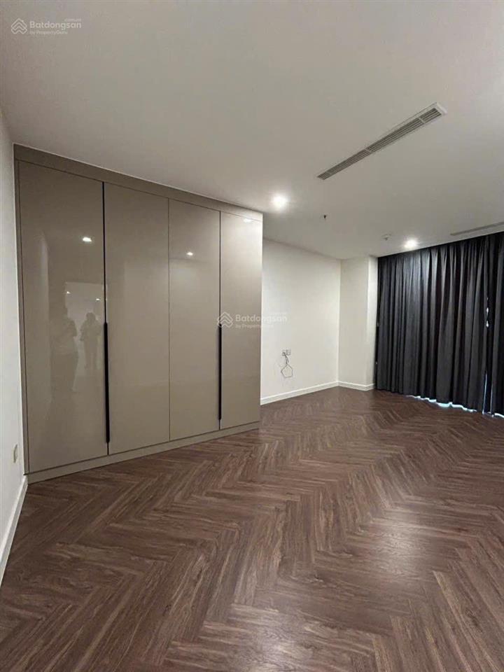Cho thuê căn 122m2 giá 15 triệu bao gồm phí ql noble crystal riverside view sông thoáng mát