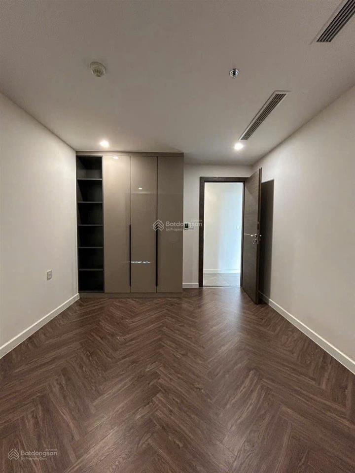 Cho thuê căn 122m2 giá 15 triệu bao gồm phí ql noble crystal riverside view sông thoáng mát
