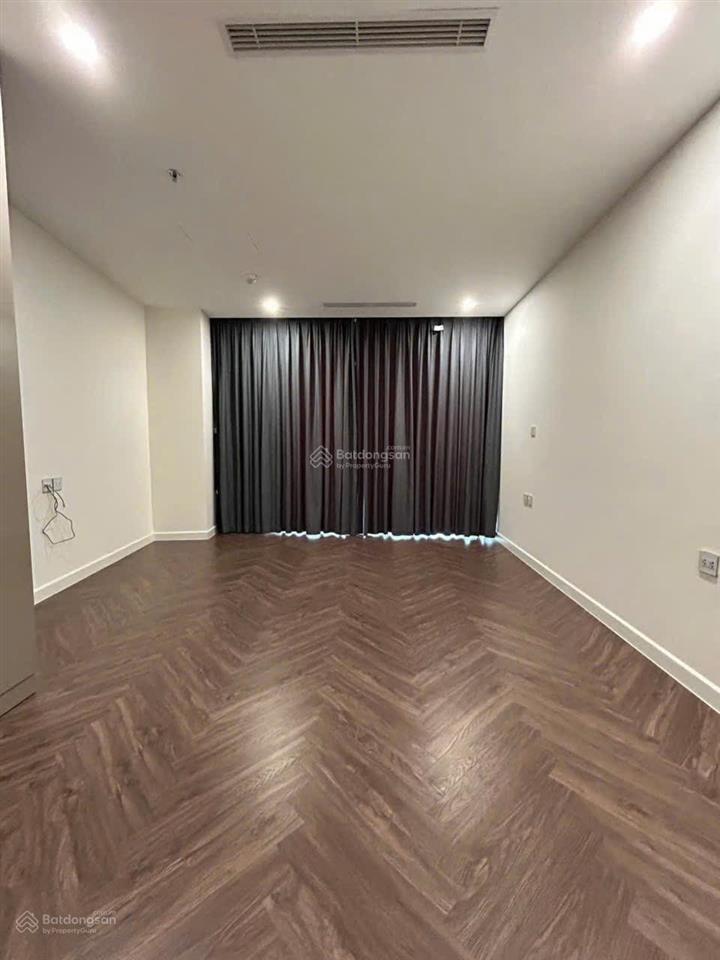 Cho thuê căn 122m2 giá 15 triệu bao gồm phí ql noble crystal riverside view sông thoáng mát