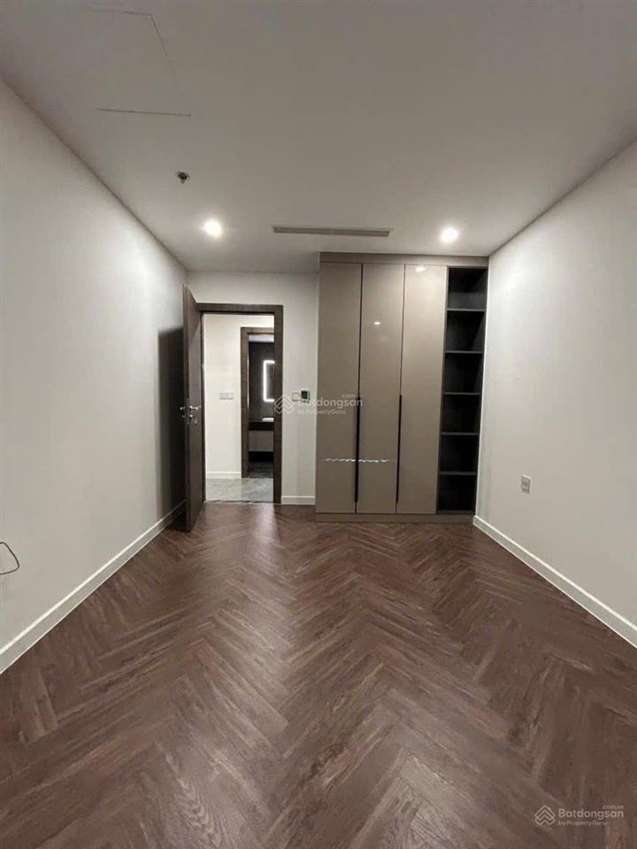 Cho thuê căn 122m2 giá 15 triệu bao gồm phí ql noble crystal riverside view sông thoáng mát