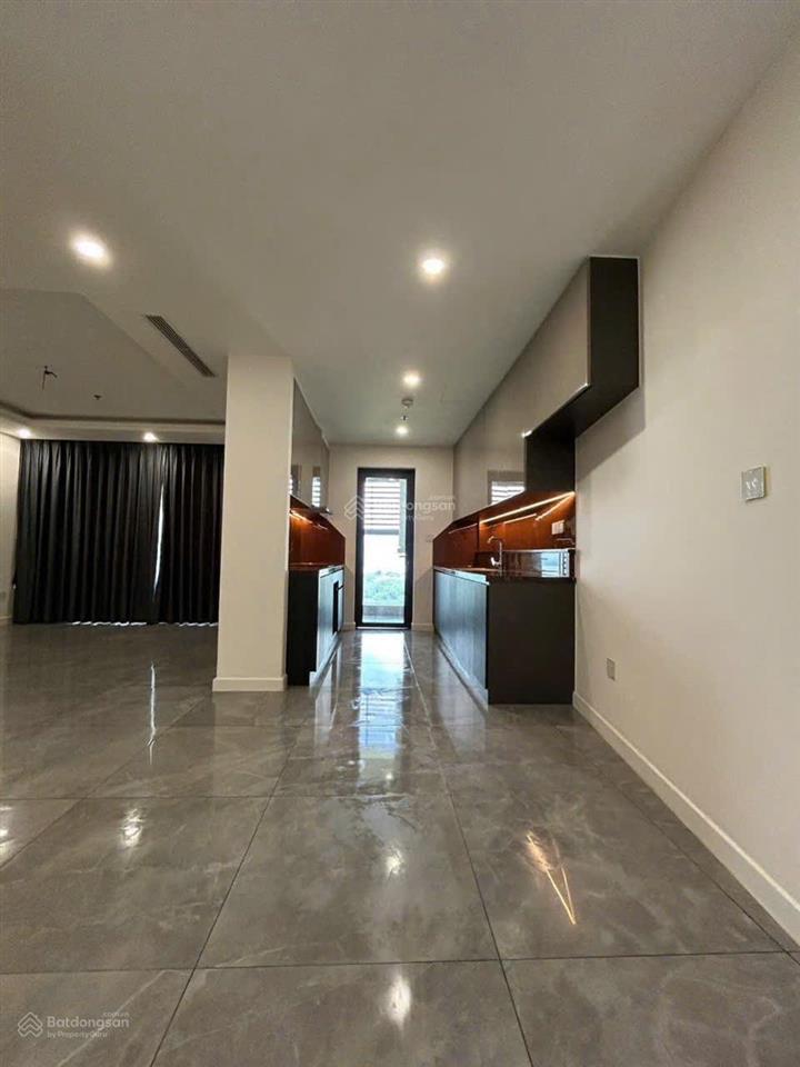 Cho thuê căn 122m2 giá 15 triệu bao gồm phí ql noble crystal riverside view sông thoáng mát