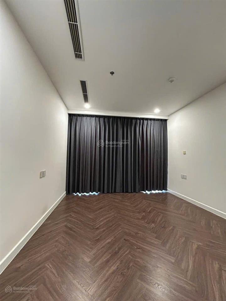 Cho thuê căn 122m2 giá 15 triệu bao gồm phí ql noble crystal riverside view sông thoáng mát