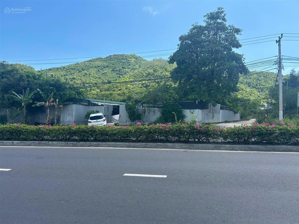 Bán đất góc 2 mt, đường 2/4 bắc nha trang, dt 528 m2, ngang 20,5 m giá 14,25 tỷ
