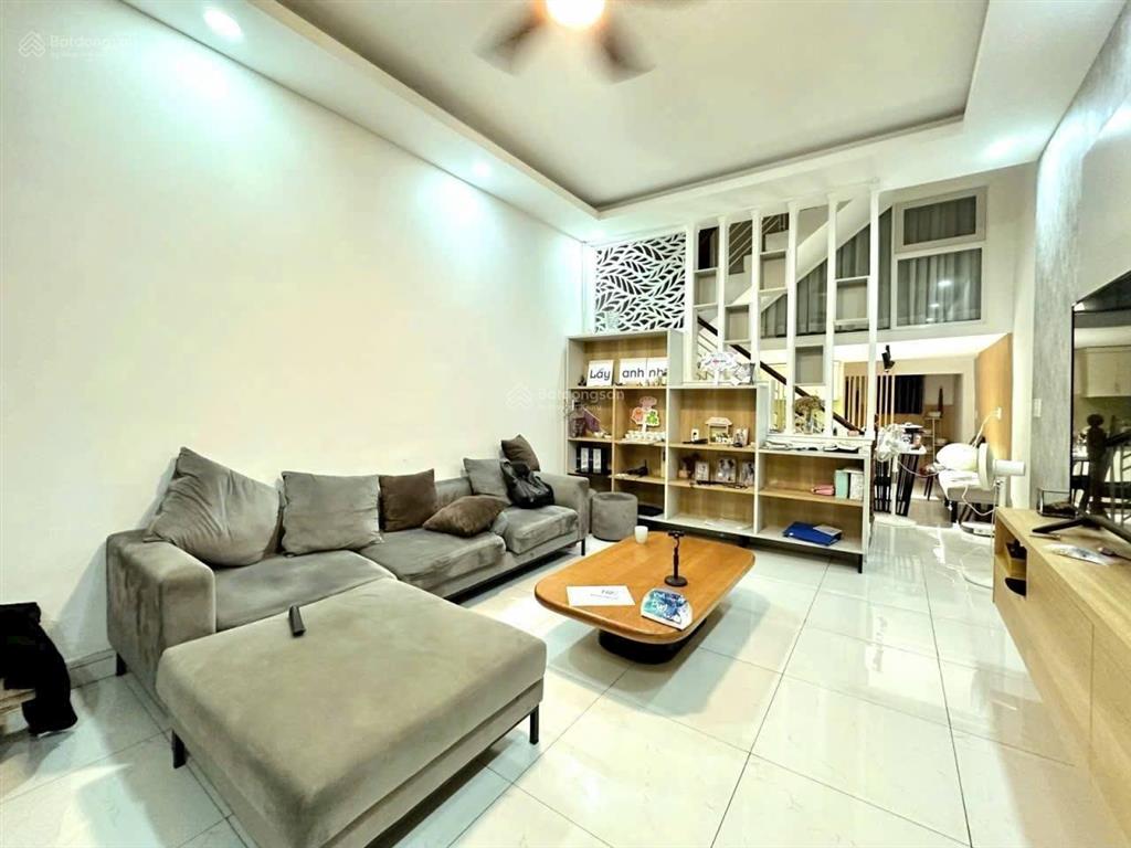 [2 tỷ 880] nhà chính chủ đường nguyễn xí, dt 64m2 ngay bv gia định gần cầu đỏ. dt 64m2  sổ sẵn.