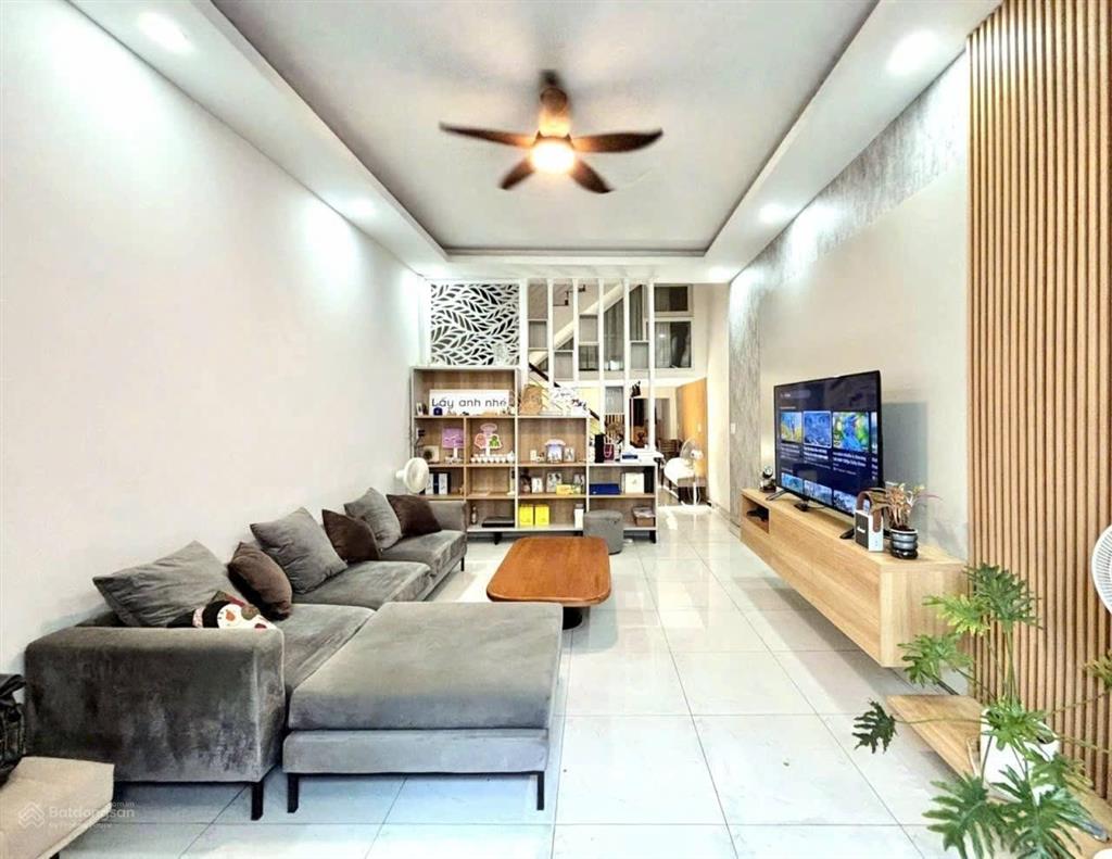 [2 tỷ 880] nhà chính chủ đường nguyễn xí, dt 64m2 ngay bv gia định gần cầu đỏ. dt 64m2  sổ sẵn.