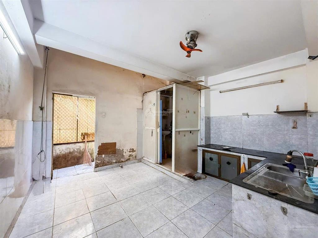Bán nhà nát gần chung cư richmond city. diện tích lớn 94,6m2. đường 6m trải nhựa. shr