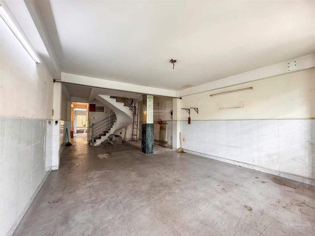 Bán nhà nát gần chung cư richmond city. diện tích lớn 94,6m2. đường 6m trải nhựa. shr