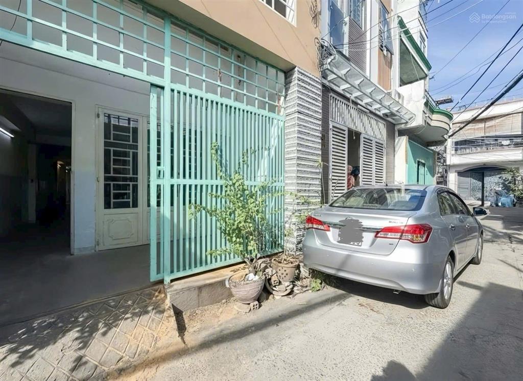 Bán nhà nát gần chung cư richmond city. diện tích lớn 94,6m2. đường 6m trải nhựa. shr