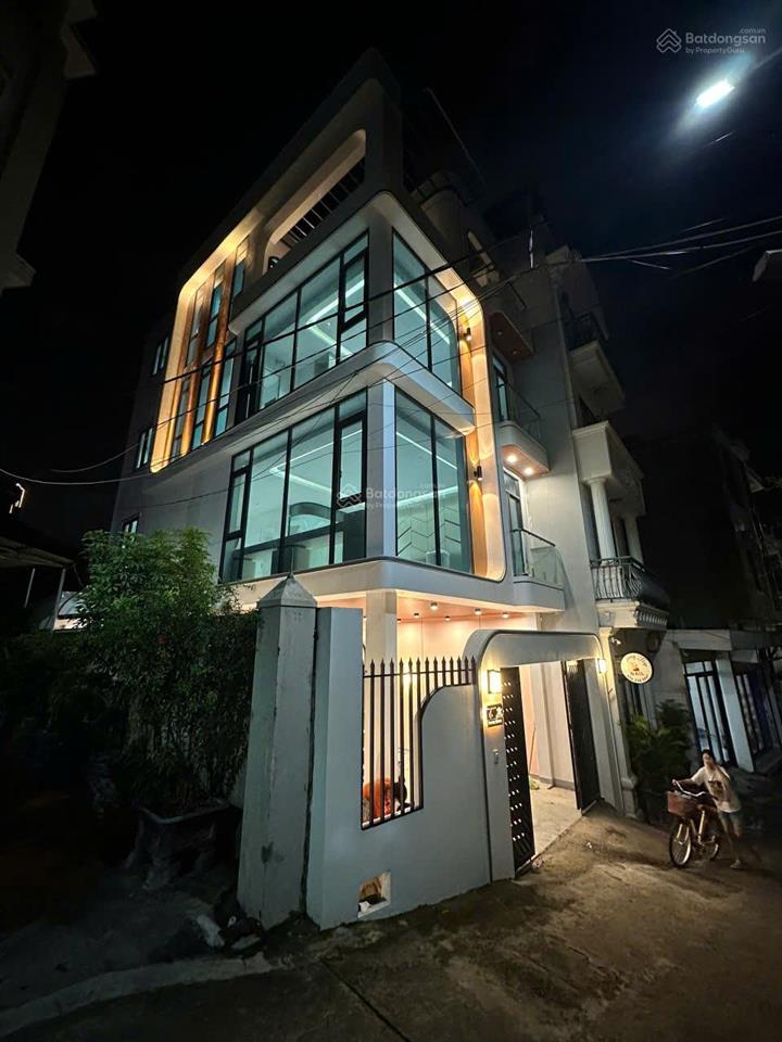 Nhà 4 tầng đập hộp mới tinh, nhà góc 3 mặt thoáng, phường cao thắng, hạ long