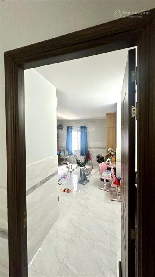 Cho thuê nhà đường huỳnh văn bánh ngay chợ phú nhuận, dt 80m x 3 tầng, vị trí kinh doanh đắc địa