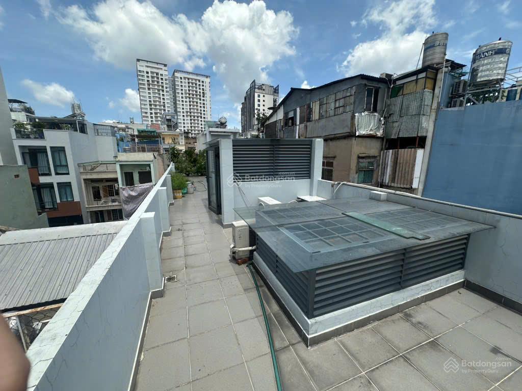 Cho thuê nhà đường huỳnh văn bánh ngay chợ phú nhuận, dt 80m x 3 tầng, vị trí kinh doanh đắc địa