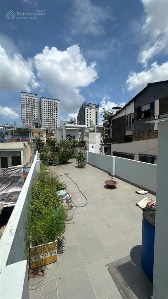 Cho thuê nhà đường huỳnh văn bánh ngay chợ phú nhuận, dt 80m x 3 tầng, vị trí kinh doanh đắc địa