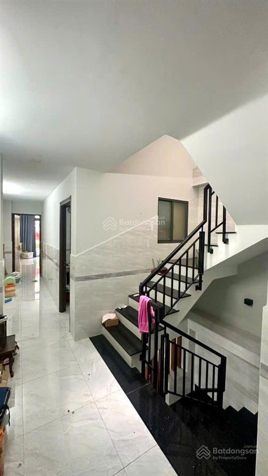 Cho thuê nhà đường huỳnh văn bánh ngay chợ phú nhuận, dt 80m x 3 tầng, vị trí kinh doanh đắc địa