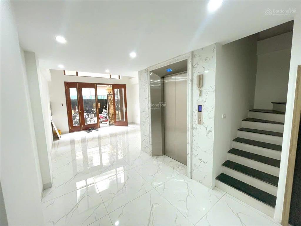 Gia đình cần bán nhà ngõ 168 giáp bát, ô tô vào nhà, dt 72m2 x 7 tầng