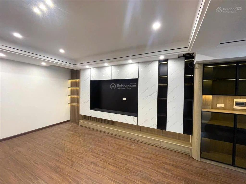 Gia đình cần bán nhà ngõ 168 giáp bát, ô tô vào nhà, dt 72m2 x 7 tầng