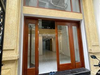 Gia đình cần bán nhà ngõ 168 giáp bát, ô tô vào nhà, dt 72m2 x 7 tầng