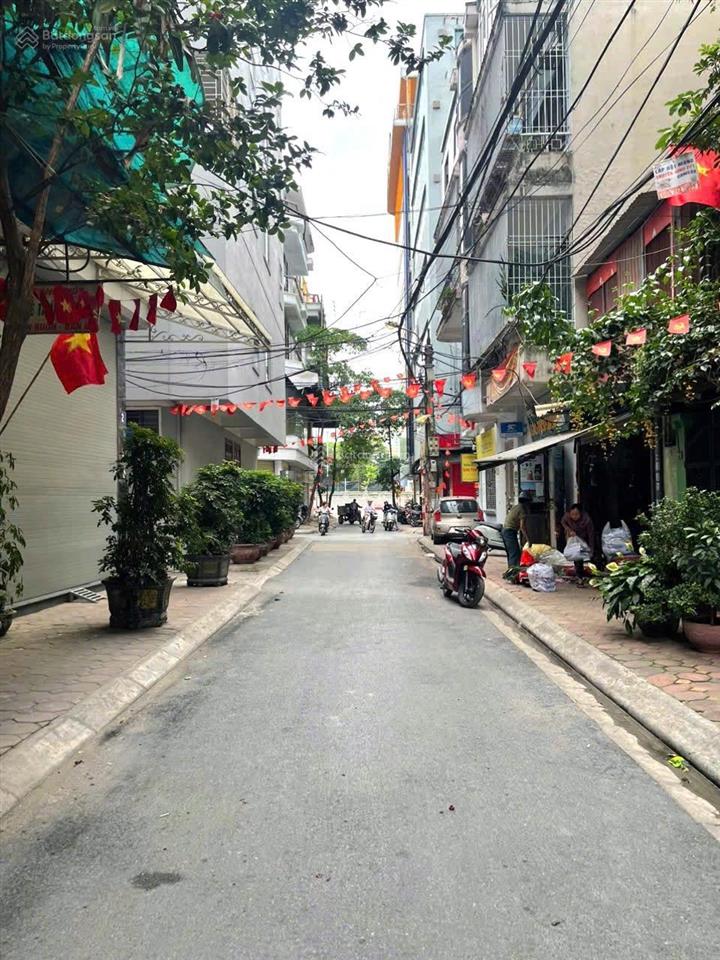 Gia đình cần bán nhà ngõ 168 giáp bát, ô tô vào nhà, dt 72m2 x 7 tầng