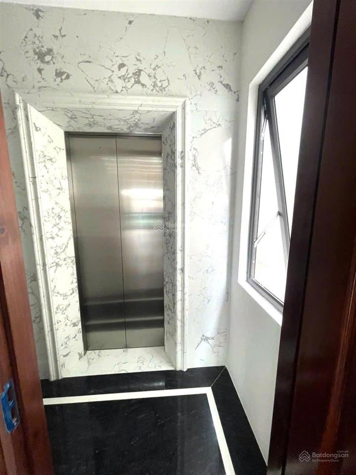 Nhà lô góc nguyễn đức cảnh, 5 tầng, gần hồ đền lừ. dt 50m2, mới hoàn thiện