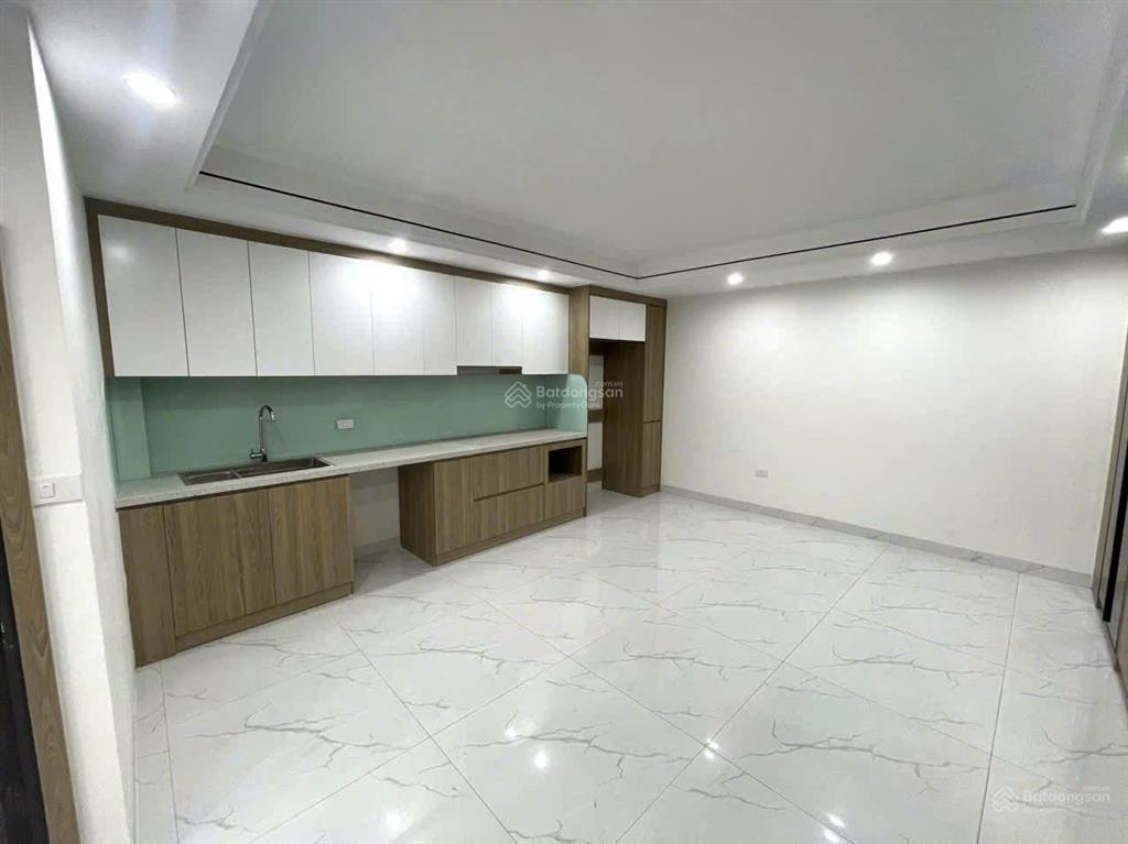 Nhà đẹp giáp bát, ô tô vào tận cửa, 7 tầng chắc chắn