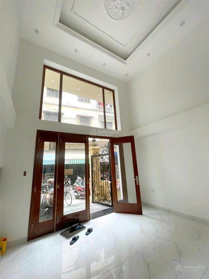 Nhà đẹp giáp bát, ô tô vào tận cửa, 7 tầng chắc chắn