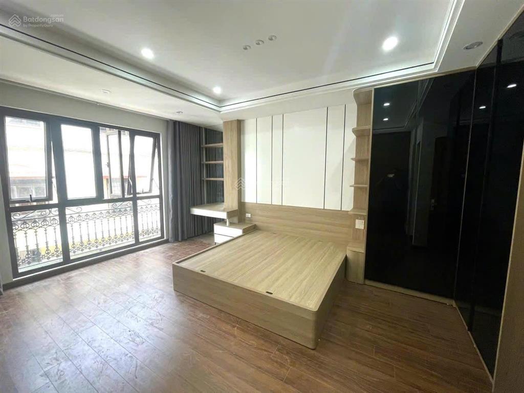 Nhà đẹp giáp bát, ô tô vào tận cửa, 7 tầng chắc chắn