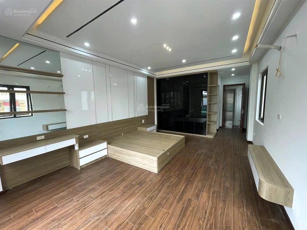 Chính chủ bán nhà mặt phố lô góc nguyễn đức cảnh, 50m2 x 5 tầng. hướng nam thoáng mát. sổ đỏ cc
