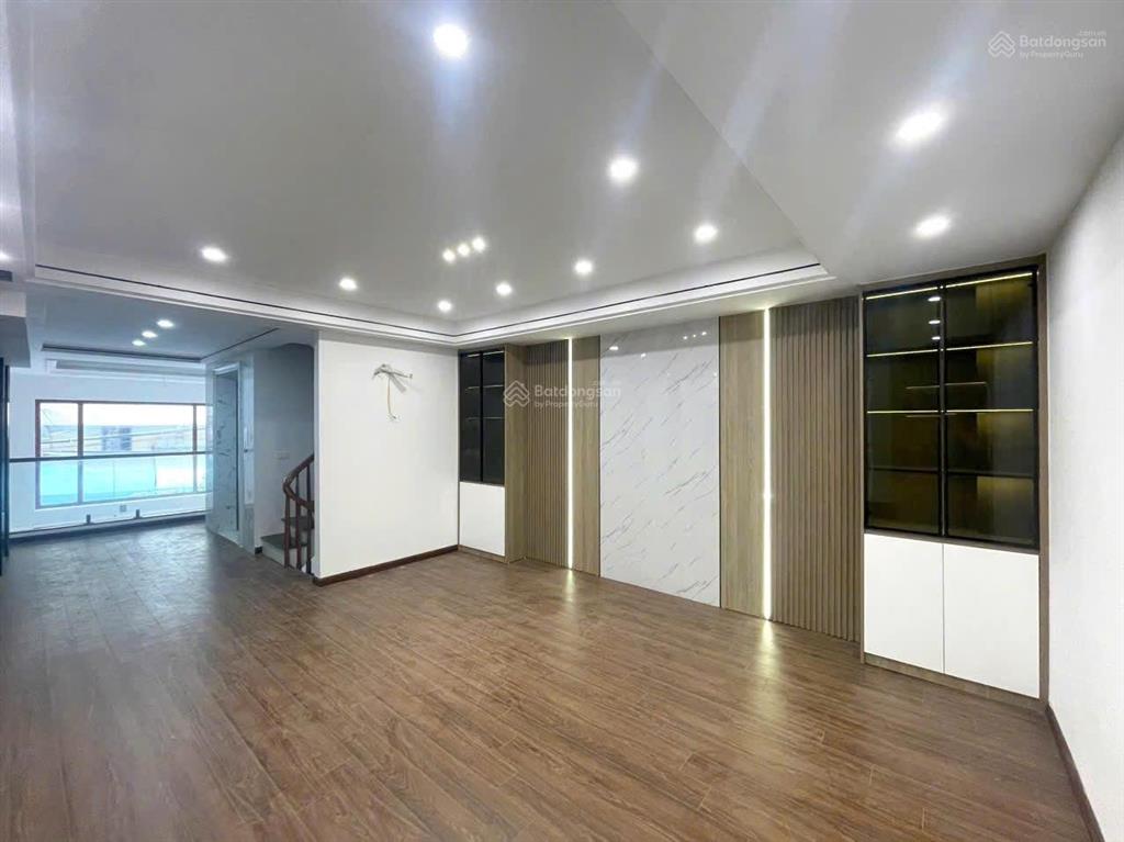 Gia đình cần bán nhà ngõ 168 giáp bát, ô tô vào nhà, dt 72m2 x 7 tầng