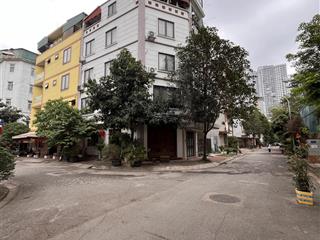 Hàng độc. đất phú diễn. lô góc, vỉa hè, oto tránh đỗ, kd. xây vp or ccmn đẹp. dt 96m2. giá 21 tỷ.