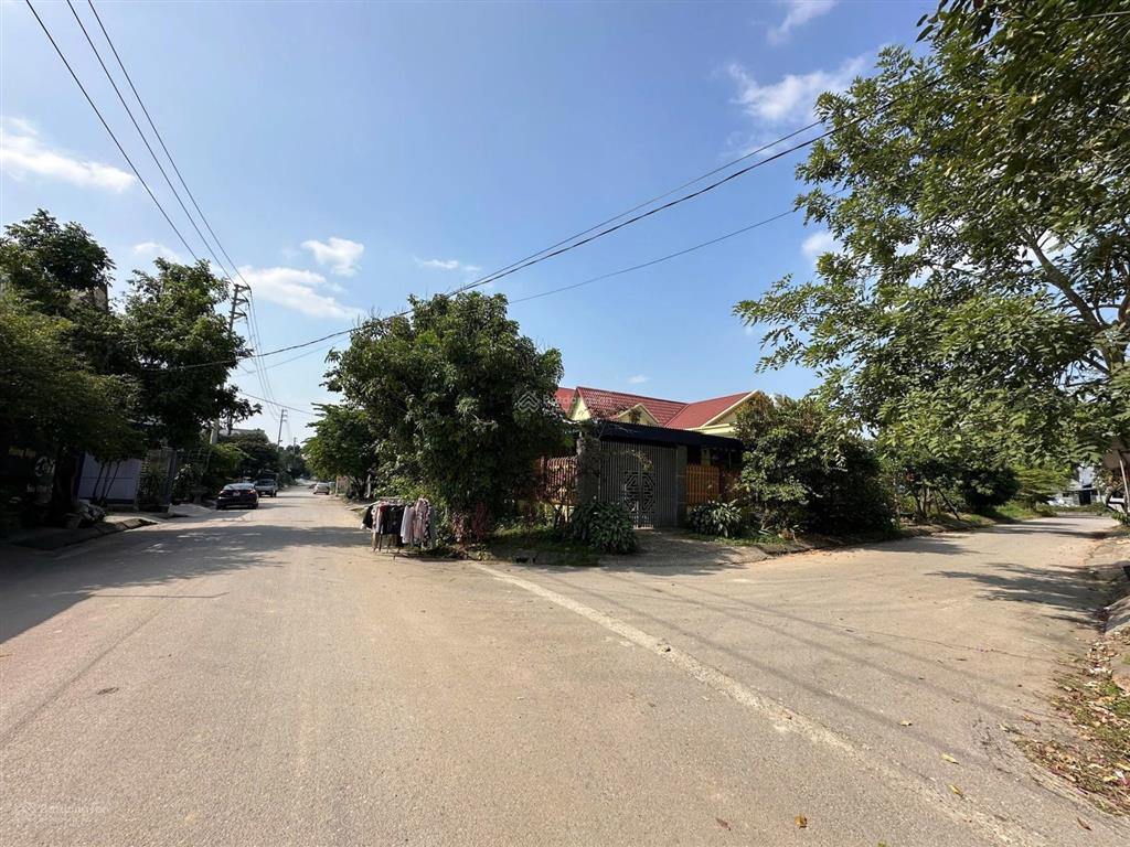 Kho xưởng diện tích 279m²  full thổ cư  mặt tiền rộng 13m  nhà xưởng xây dựng kiên cố.