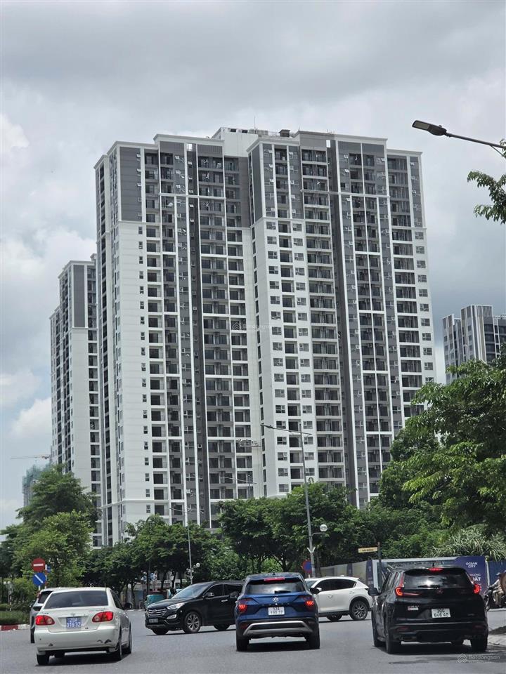 Chính chủ em cần bán căn hộ 2pn góc london, dt 64m2 tầng 19 view thoáng cắt vào gốc gần 400tr