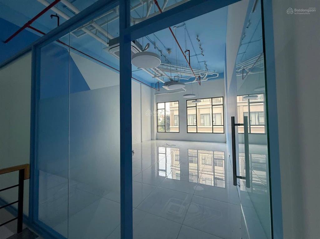 Cho thuê gấp văn phòng  tại sunrise city, 56m2 giá 15tr