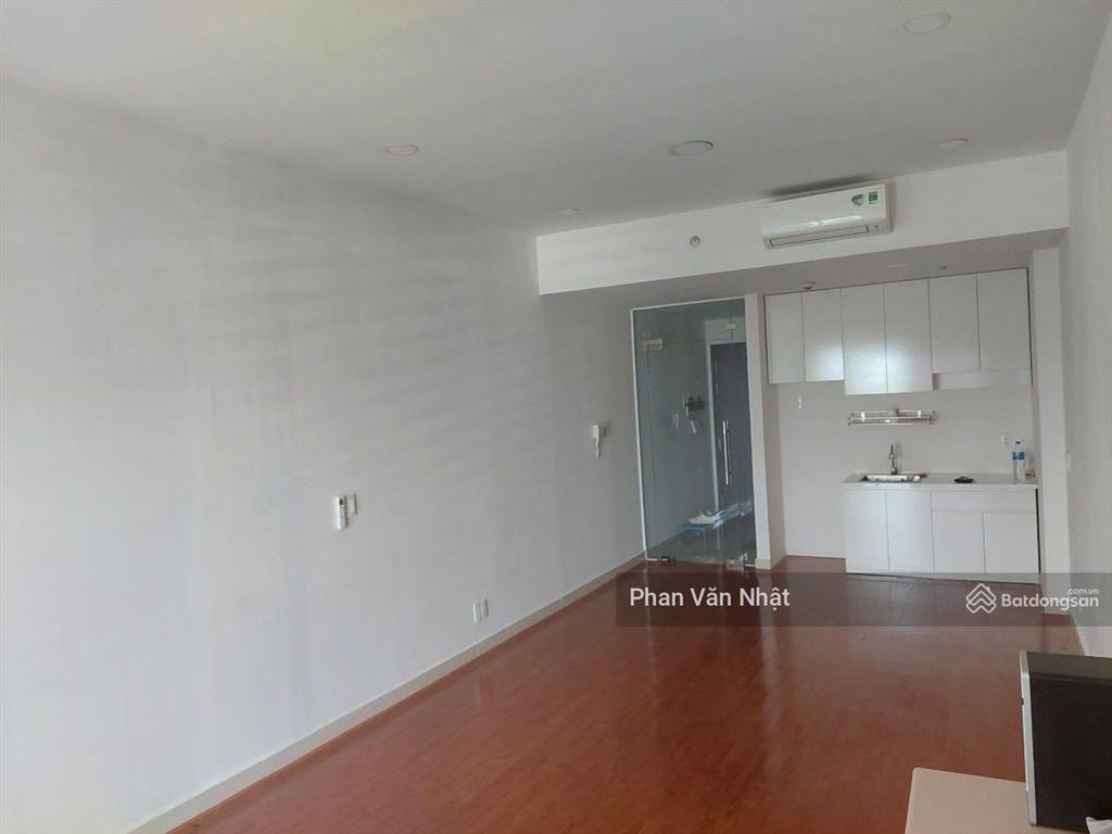 Văn phòng 40m2 có ban công hướng đông 9tr