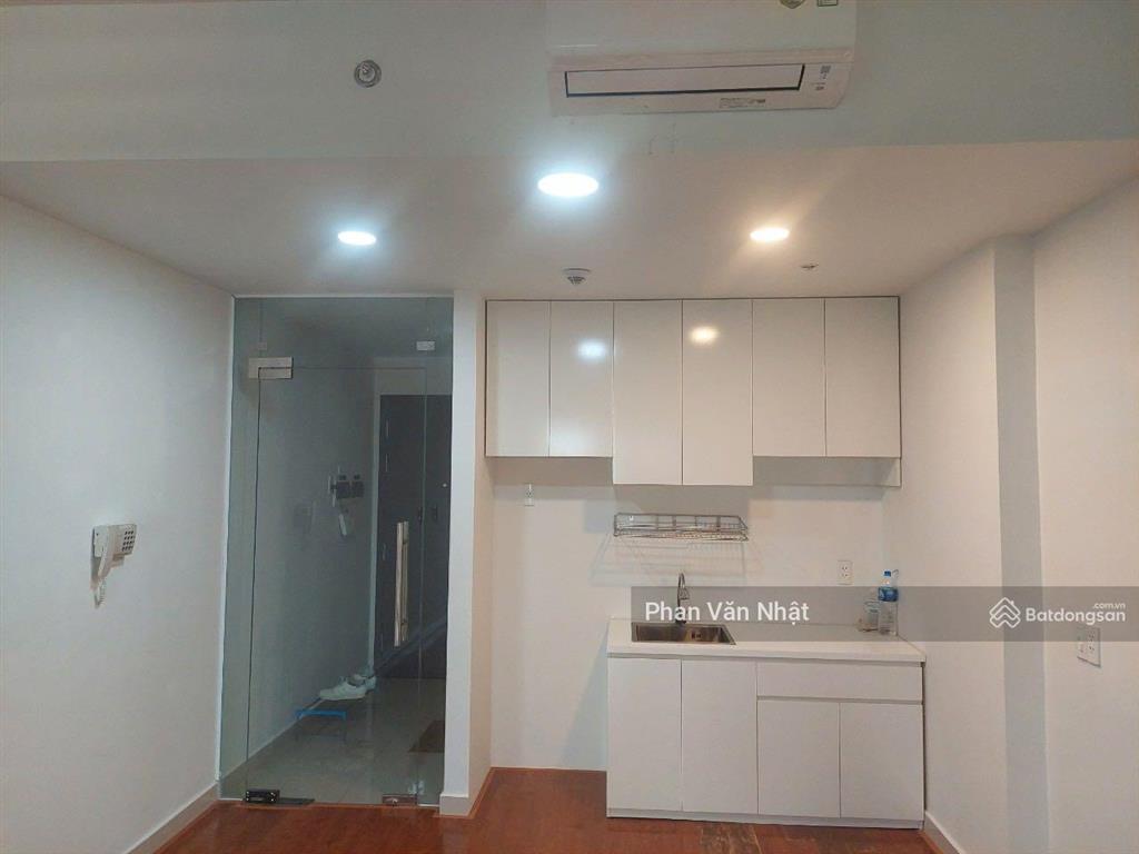 Văn phòng 40m2 có ban công hướng đông 9tr