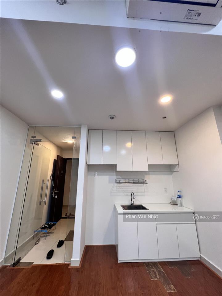 Văn phòng 40m2 có ban công hướng đông 9tr