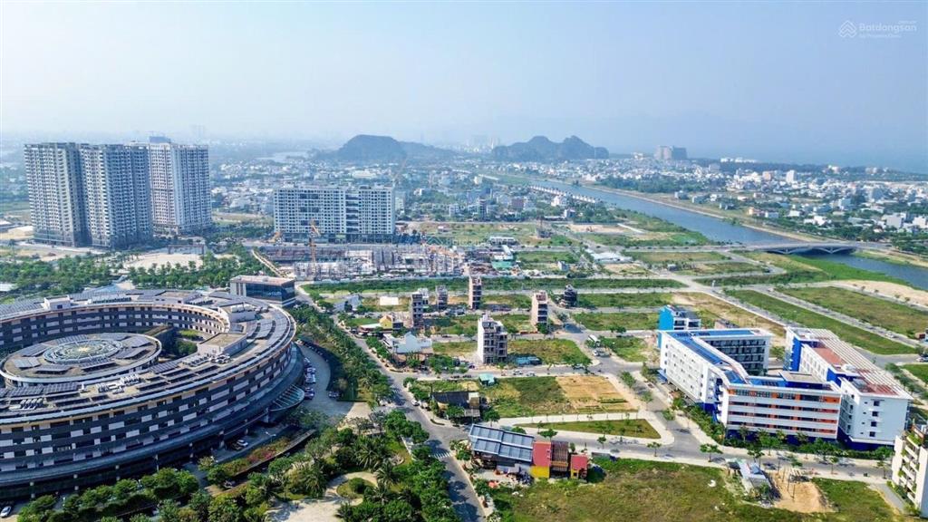 Lô 2 mặt tiền trước sau cực đẹp sát chung cư fpt plaza 1 và 5 gần sông