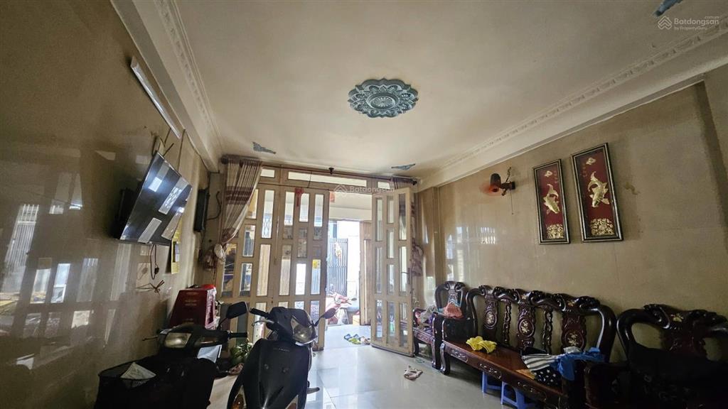 Nhà hẻm 688 hương lộ 2, đường xe hơi vào. dân cư đông đúc. hẻm thông, an ninh