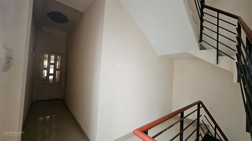 Nhà hẻm 688 hương lộ 2, đường xe hơi vào. dân cư đông đúc. hẻm thông, an ninh