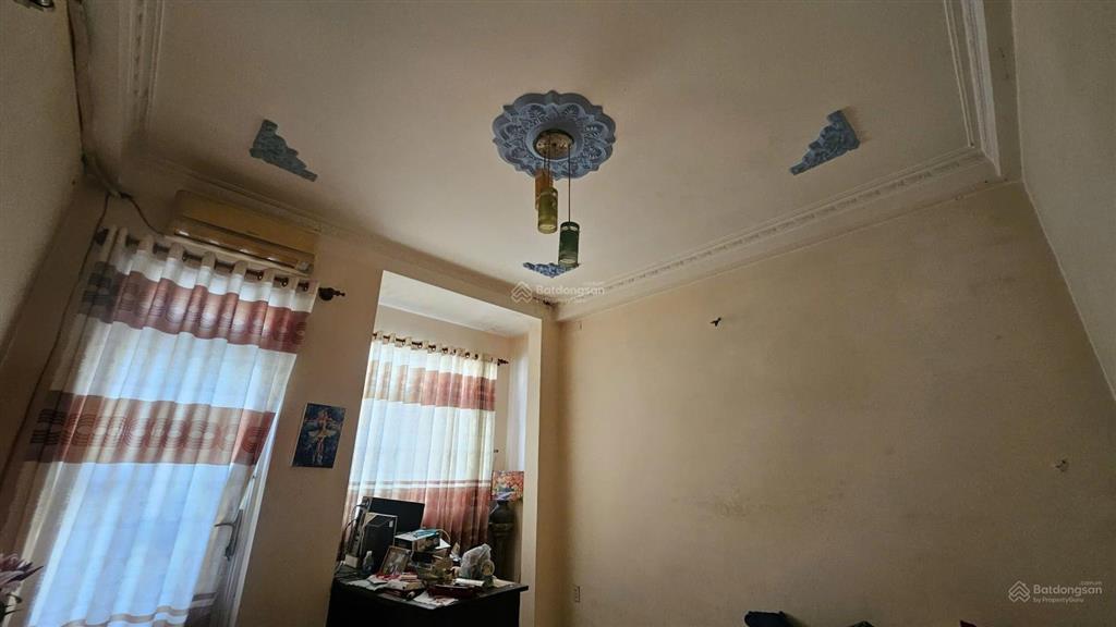 Nhà hẻm 688 hương lộ 2, đường xe hơi vào. dân cư đông đúc. hẻm thông, an ninh