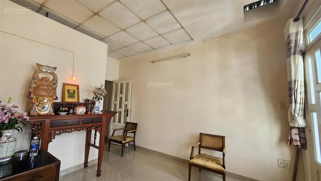 Nhà hẻm 688 hương lộ 2, đường xe hơi vào. dân cư đông đúc. hẻm thông, an ninh