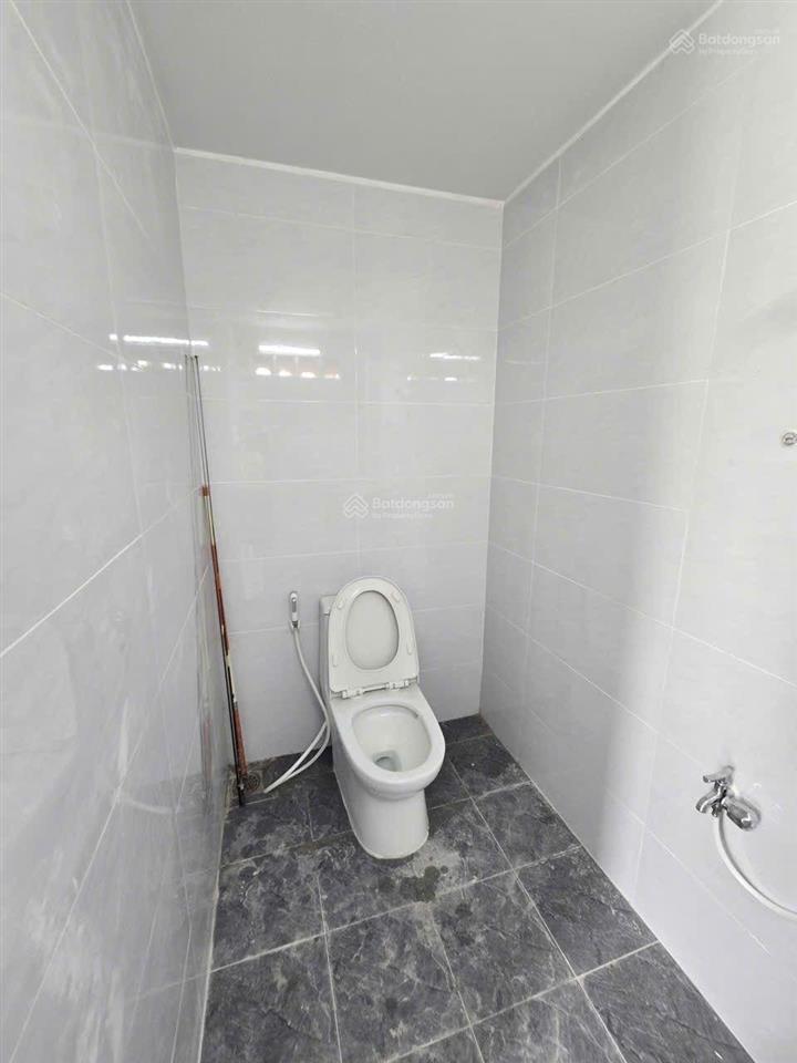 Nhà tân kim đường xe hơi giáp ranh thành phố chỉ cách 30m, nhà vào ở ngay mà giá chỉ có 1 tỷ 680