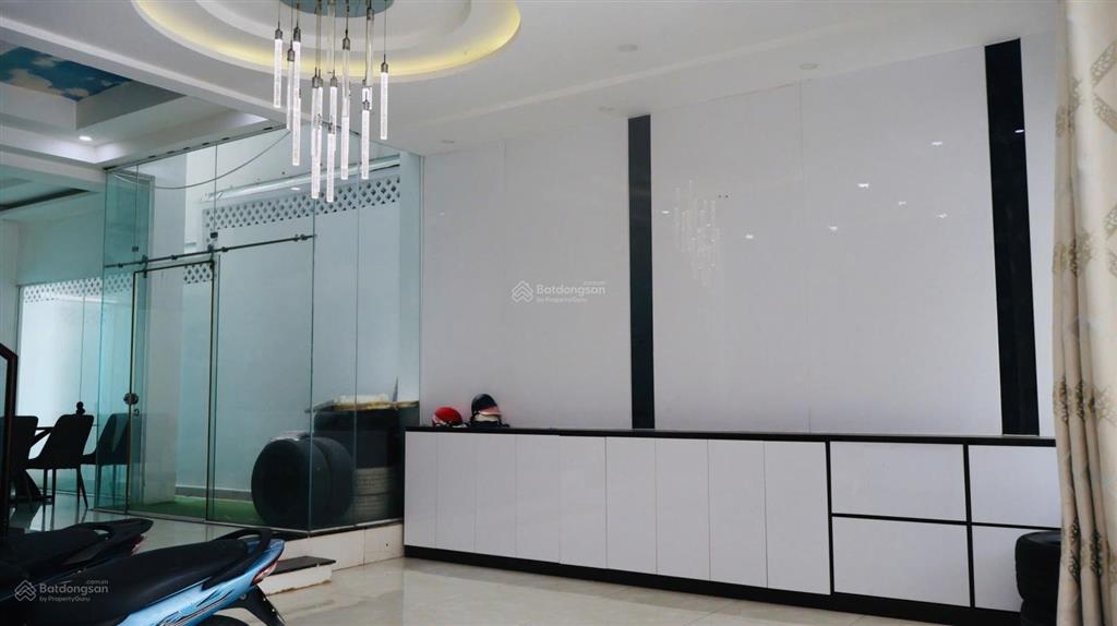 Bán nhà riêng tại kdc phong phú 5, hạ giá 2 tỷ còn 12,2 tỷ, 136m2, đẹp nhiều tiện ích