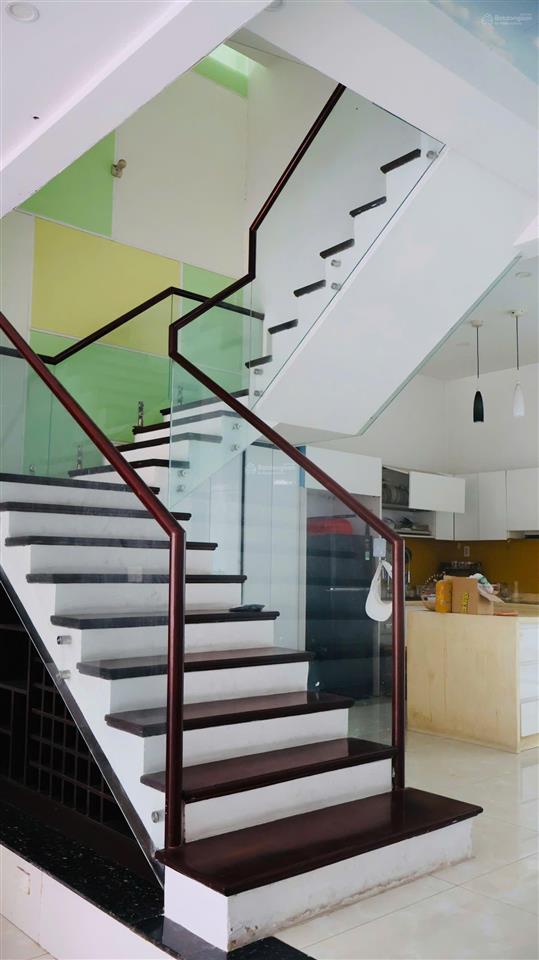Bán nhà riêng tại kdc phong phú 5, hạ giá 2 tỷ còn 12,2 tỷ, 136m2, đẹp nhiều tiện ích